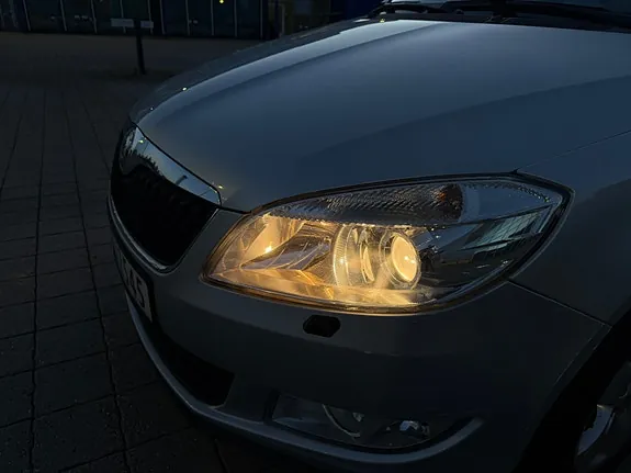 Skoda Fabia 2011 photo 5