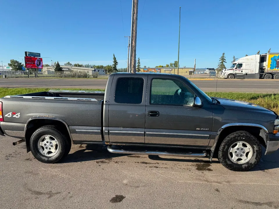 Chevrolet Silverado 1500 2002 photo 2