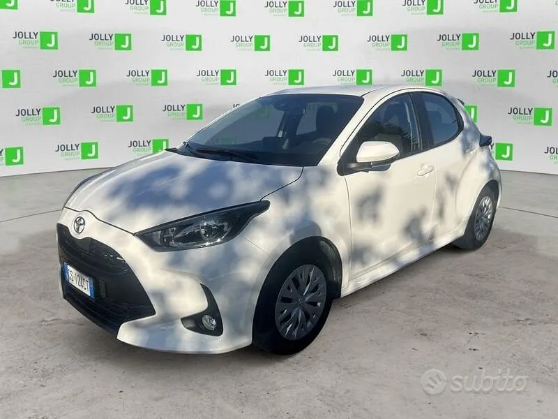Toyota Yaris 2024 photo 2