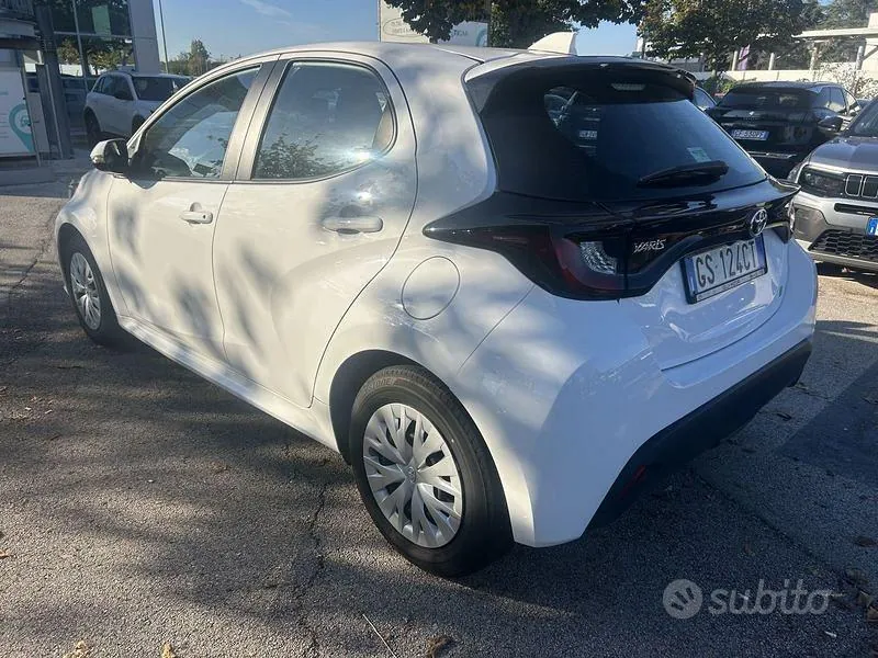Toyota Yaris 2024 photo 3