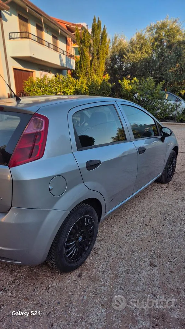 Fiat Grande Punto 2007 photo 2
