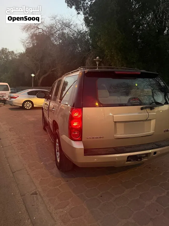 GMC Yukon 2008 photo 2