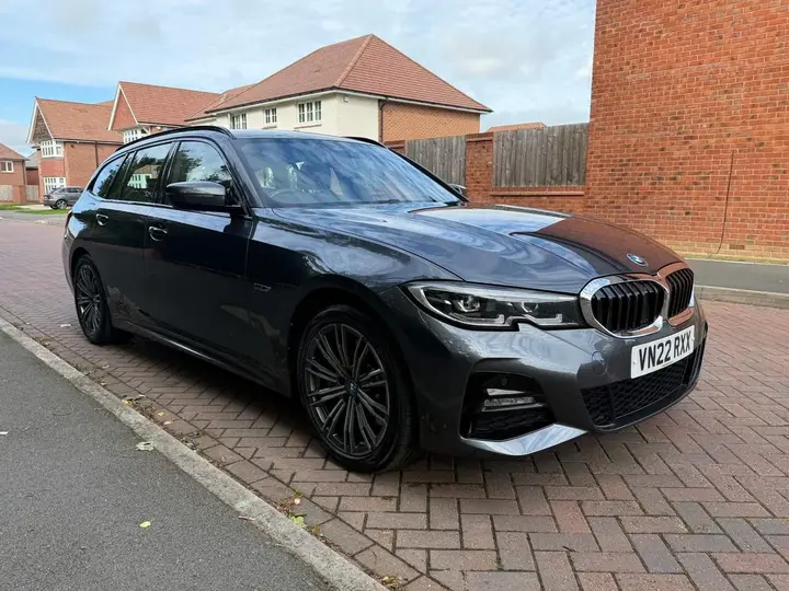 BMW 3 Series 2022 photo 2