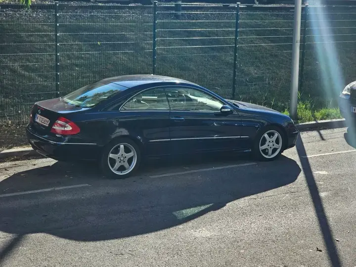 Mercedes-Benz Clk-Class 2004 photo 3