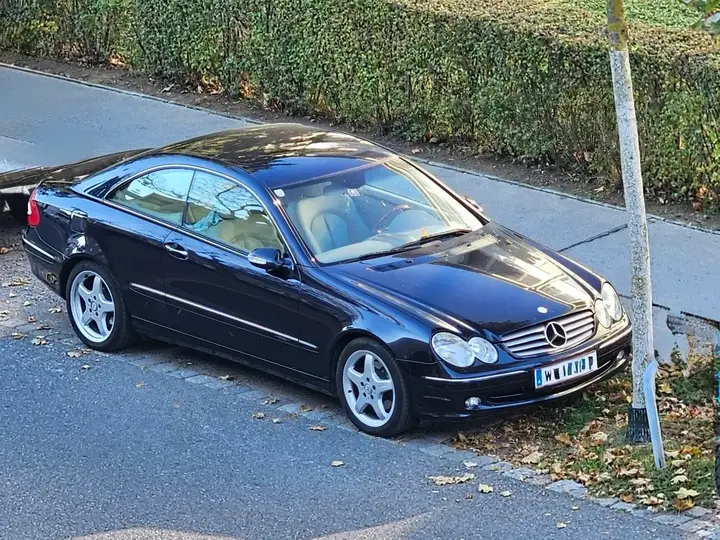 Mercedes-Benz Clk-Class 2004 photo 2
