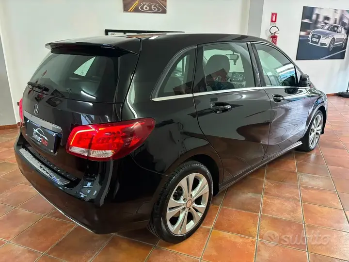 Mercedes-Benz B200 2017 photo 3
