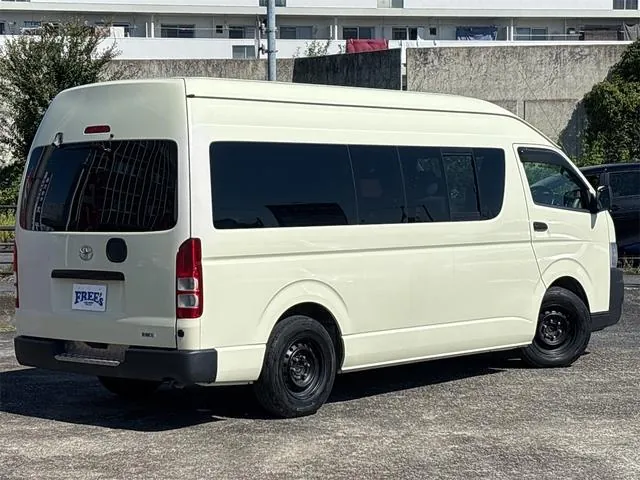 Toyota Hiace Bus 2009 photo 3