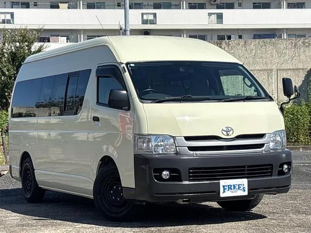 Toyota Hiace Bus 2009 photo 2