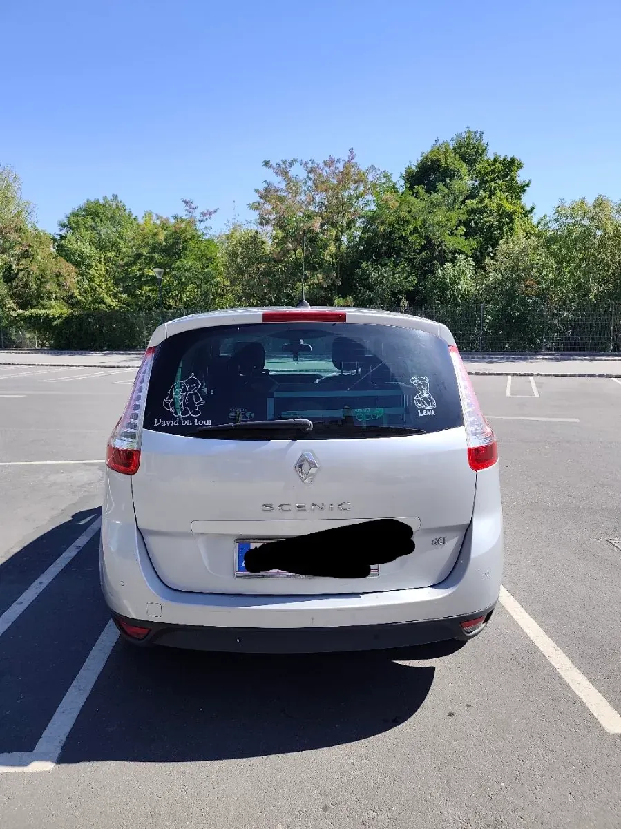 Renault Grand Scénic 2011 photo 2