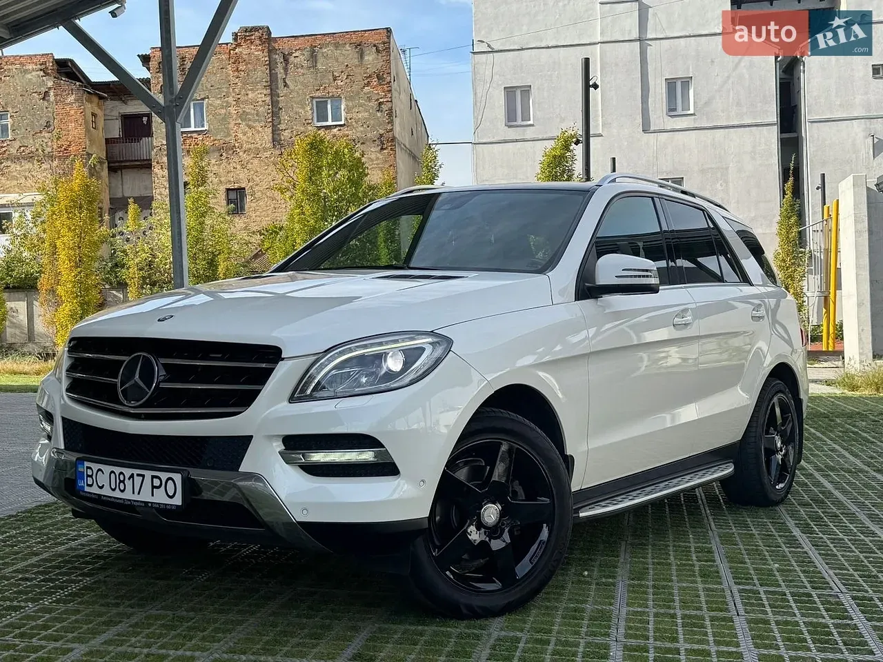 Mercedes-Benz M-Class 2012 photo 2