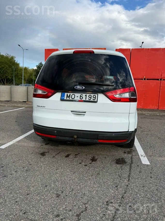 Ford Galaxy 2014 photo 2