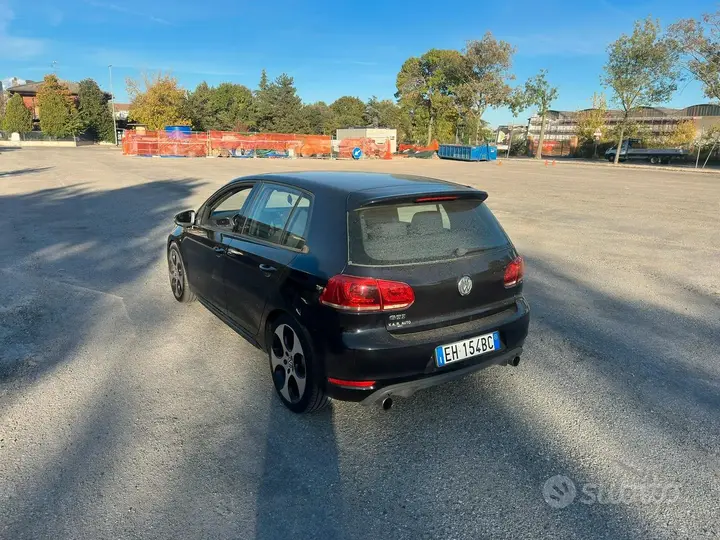 Volkswagen Golf 2011 photo 2