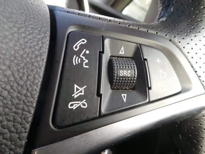 Vauxhall Astra 2011 photo 3