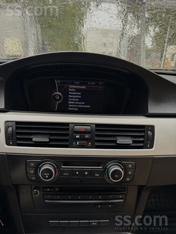 BMW 3 Series 2010 photo 5