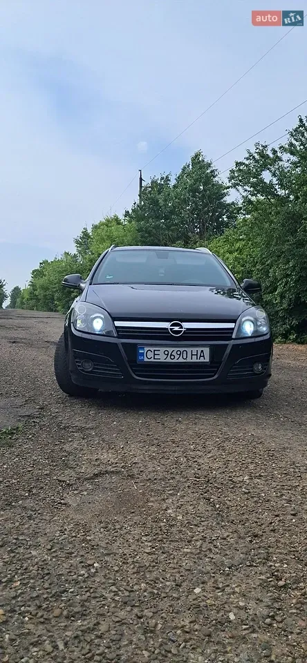 Opel Astra 2010 photo 4