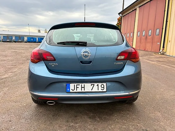 Opel Astra 2013 photo 4
