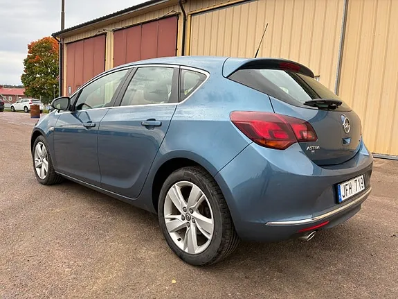 Opel Astra 2013 photo 3