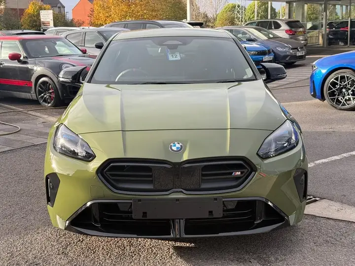 BMW 1 Series photo 2