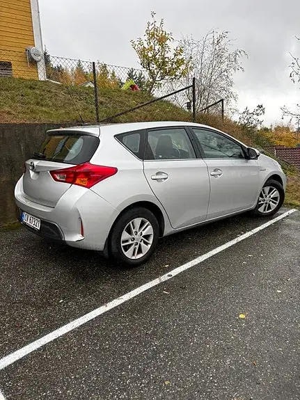 Toyota Auris 2013 photo 2
