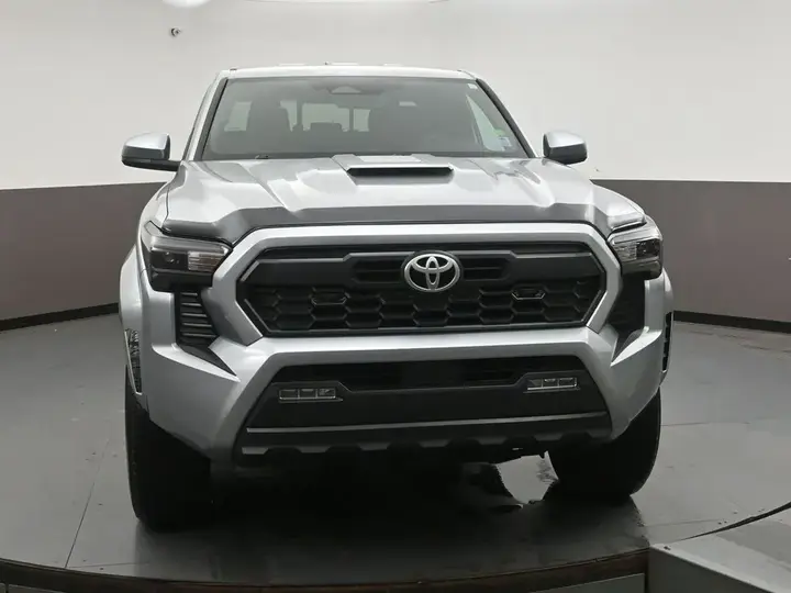 Toyota Tacoma 2025 photo 2