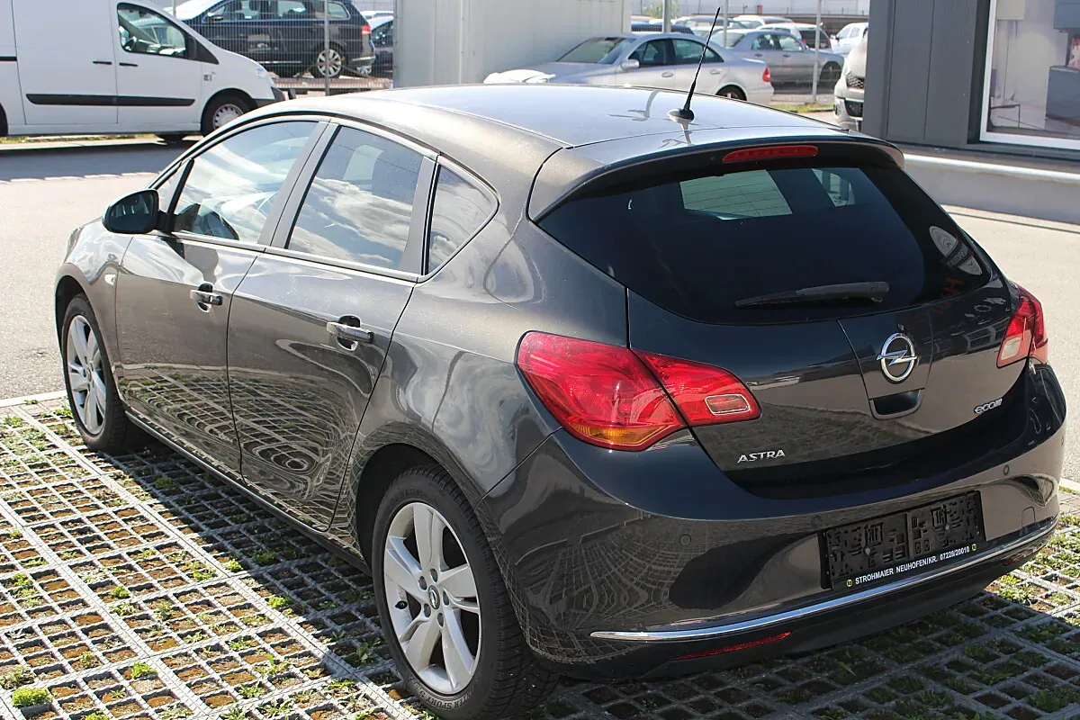 Opel Astra 2015 photo 3