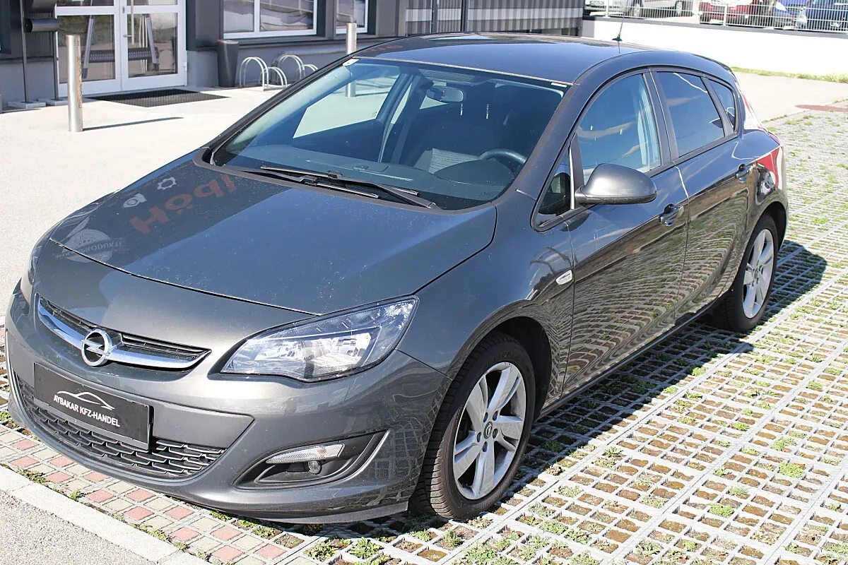 Opel Astra 2015 photo 2