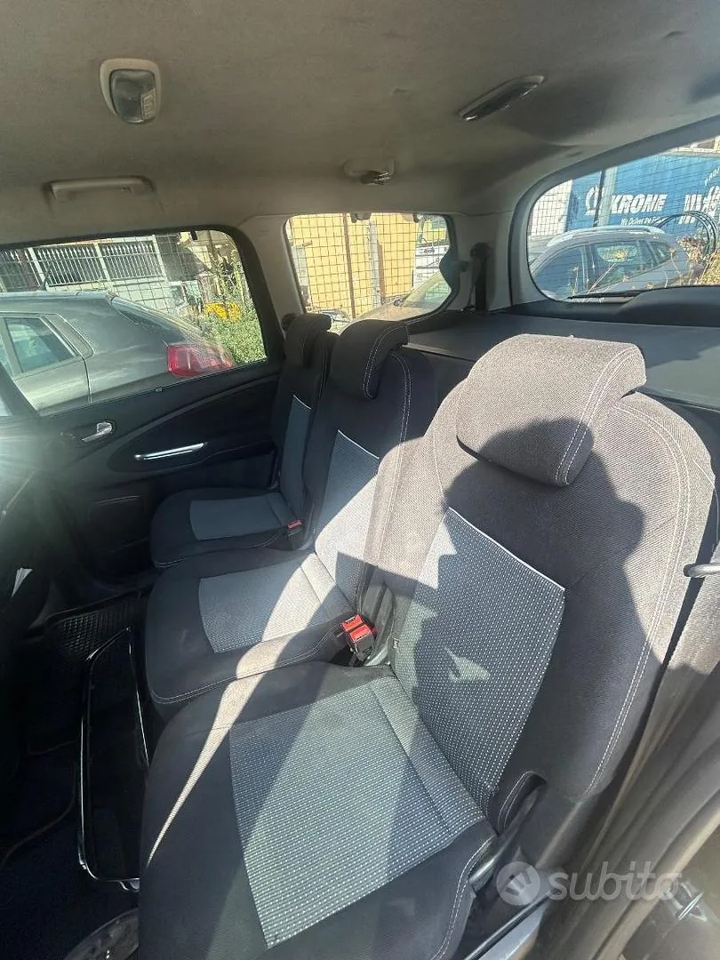 Ford Galaxy 2013 photo 4