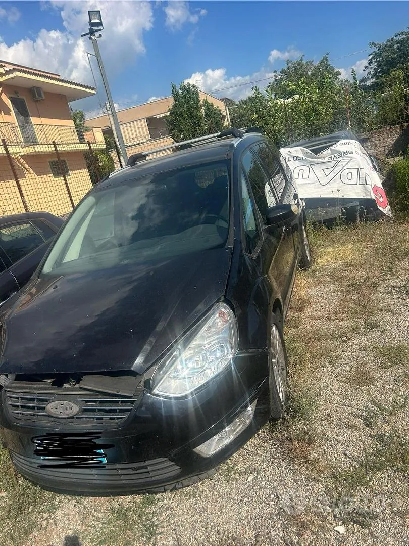 Ford Galaxy 2013 photo 2