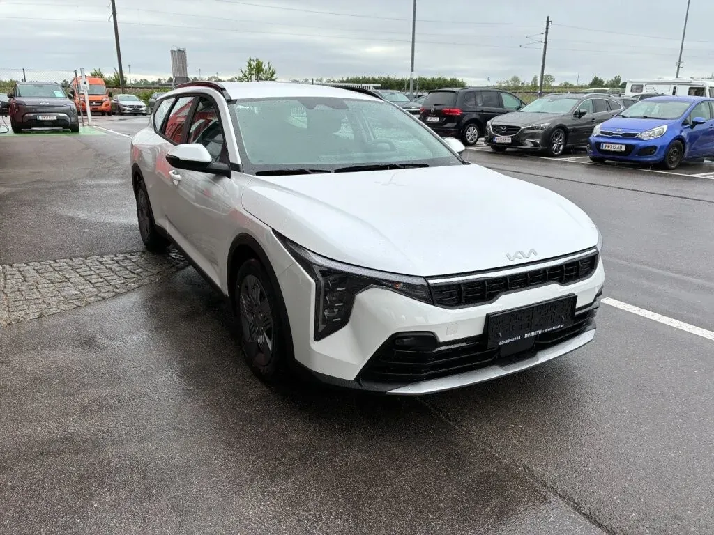 Kia K4 photo 3