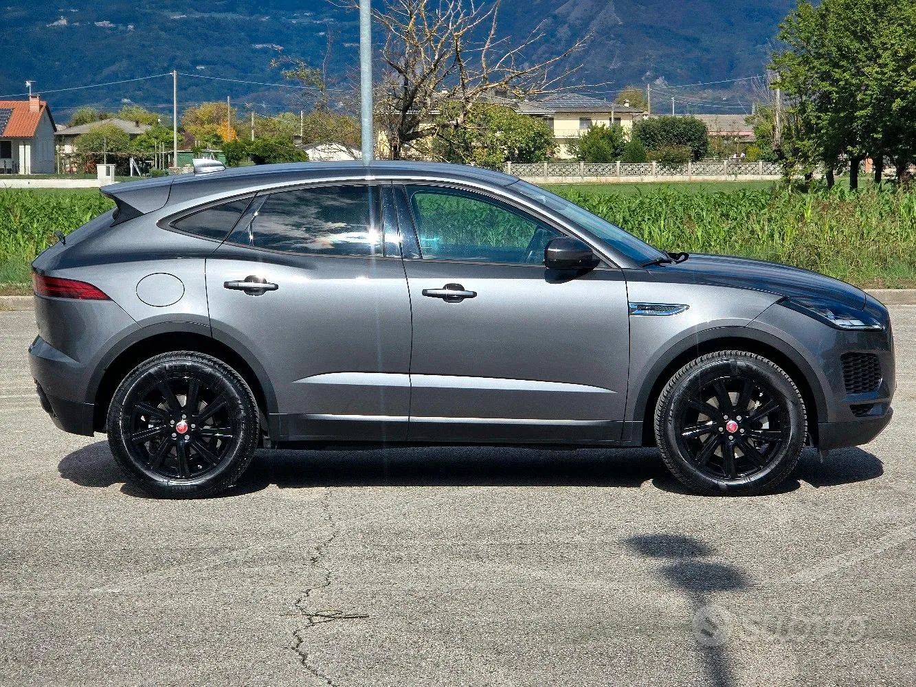 Jaguar E-Pace 2018 photo 4