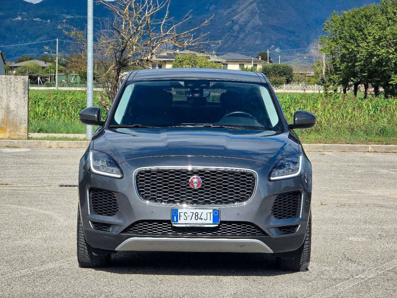 Jaguar E-Pace 2018 photo 2