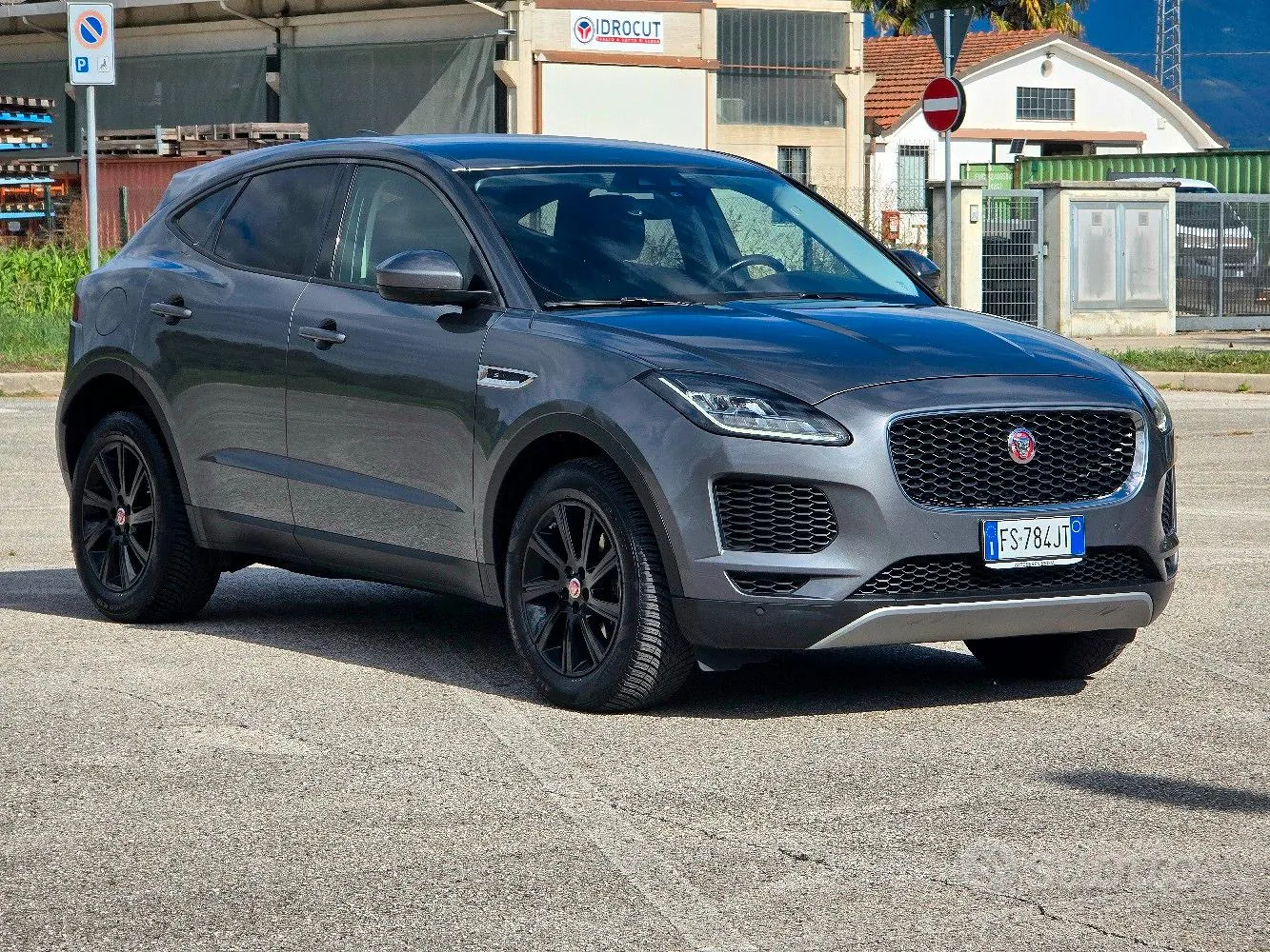 Jaguar E-Pace 2018 photo 3