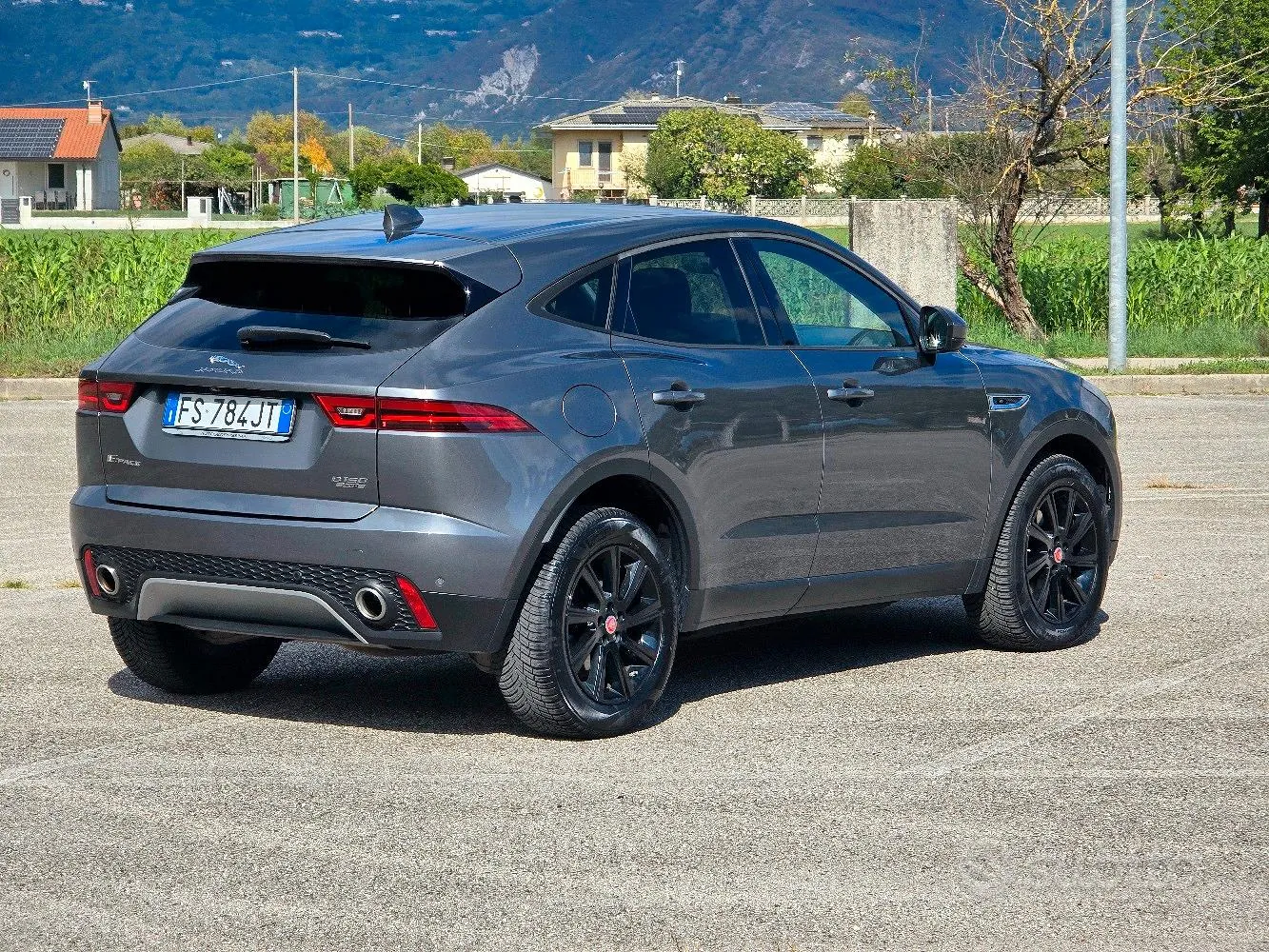 Jaguar E-Pace 2018 photo 5