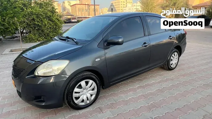 Toyota Yaris 2011 photo 2