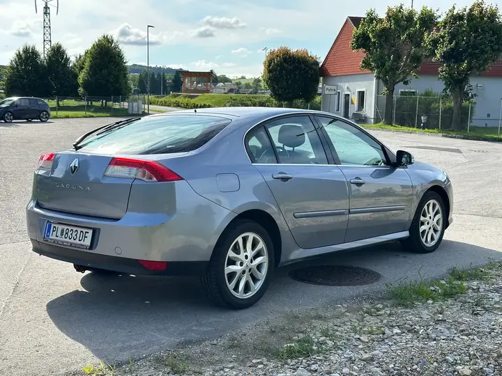 Renault Laguna 2008 photo 3