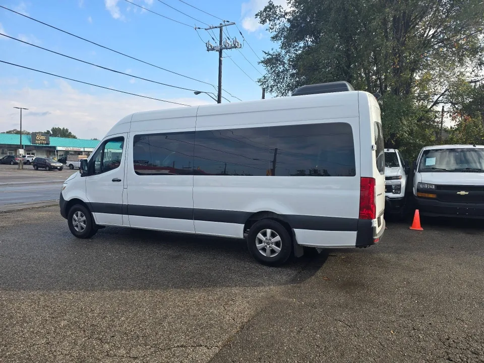 Mercedes-Benz Sprinter 2024 photo 2