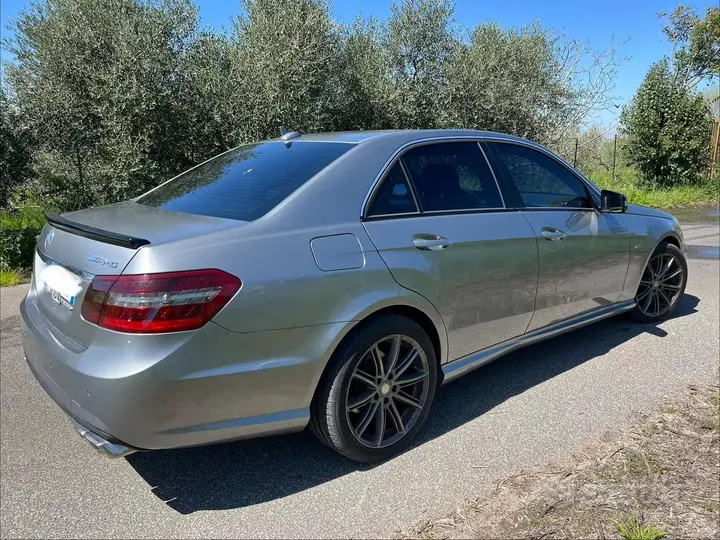 Mercedes-Benz E 220 2011 photo 4