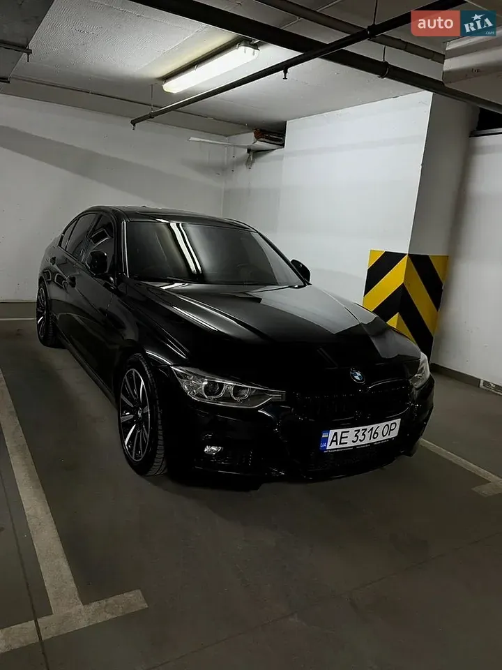 BMW 3 Series 2012 photo 2