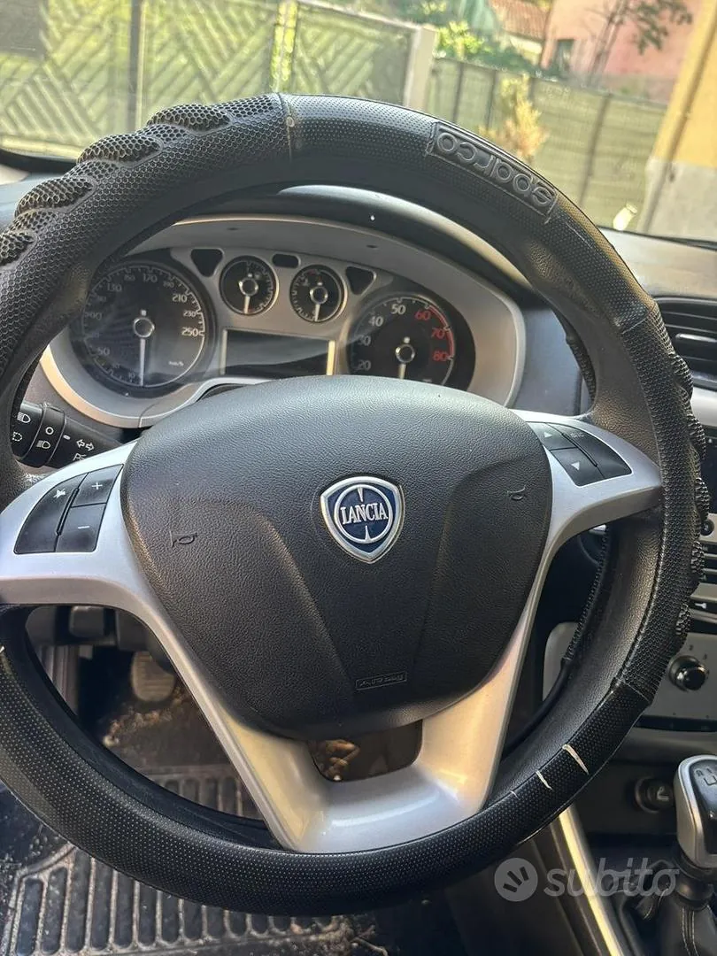 Lancia Delta 2011 photo 3