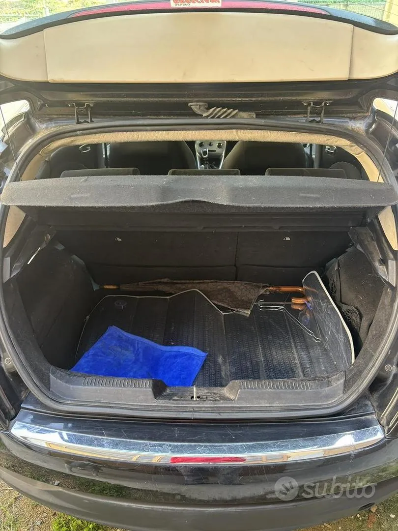 Lancia Delta 2011 photo 2