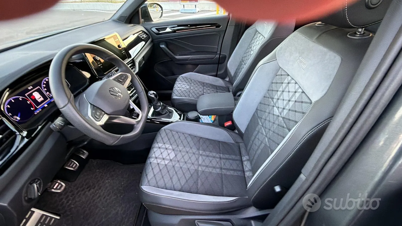 Volkswagen T-Roc 2025 photo 2