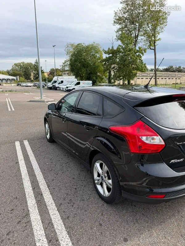 Ford Focus 2011 photo 2