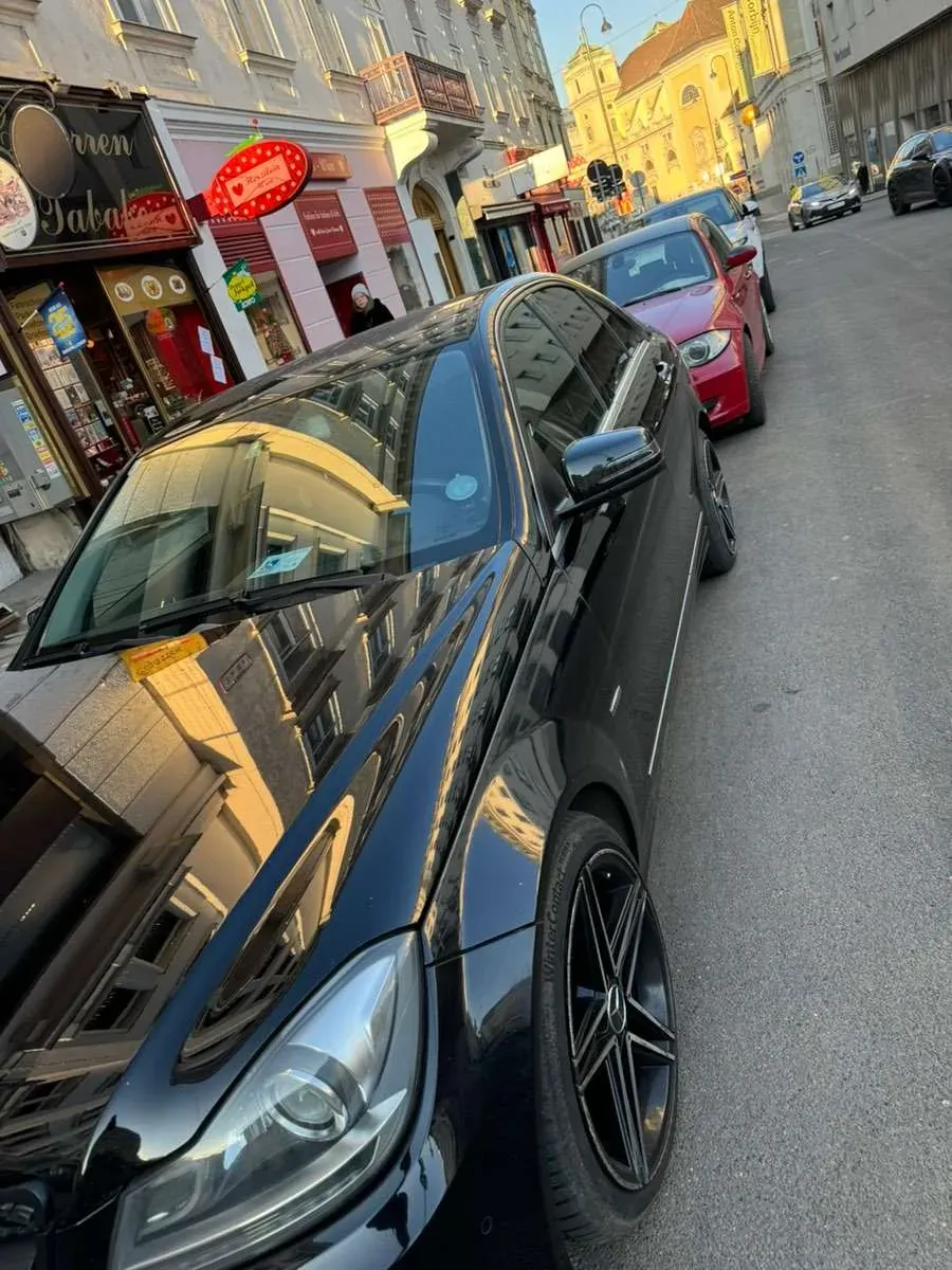 Mercedes-Benz C-Class 2011 photo 2