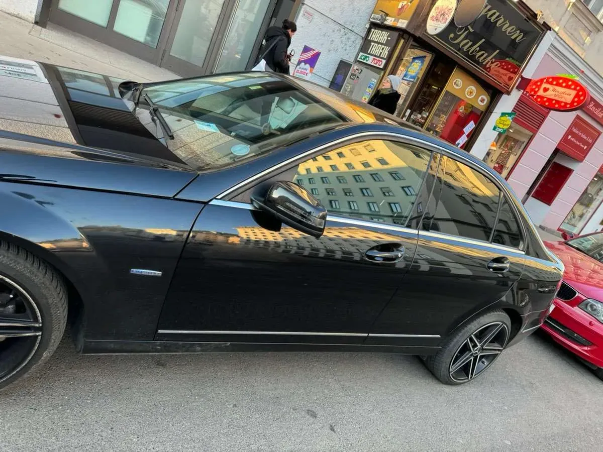 Mercedes-Benz C-Class 2011 photo 3
