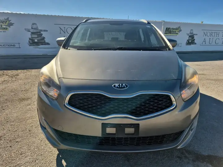 Kia Rondo 2015 photo 2