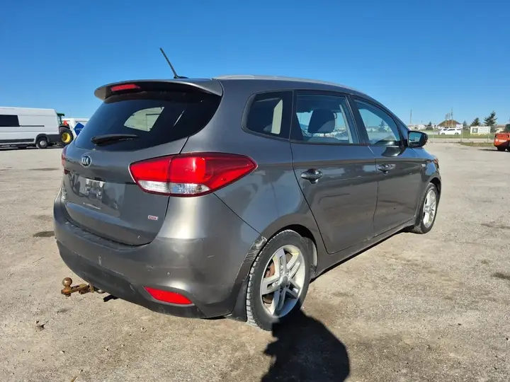 Kia Rondo 2015 photo 5