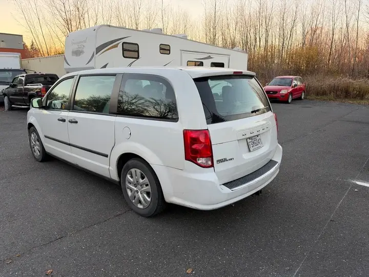 Dodge Grand Caravan 2015 photo 3