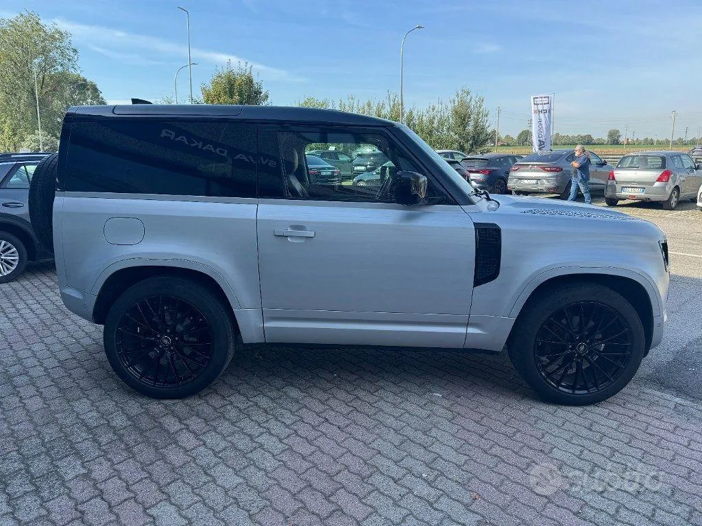 Land Rover Defender 2022 photo 4