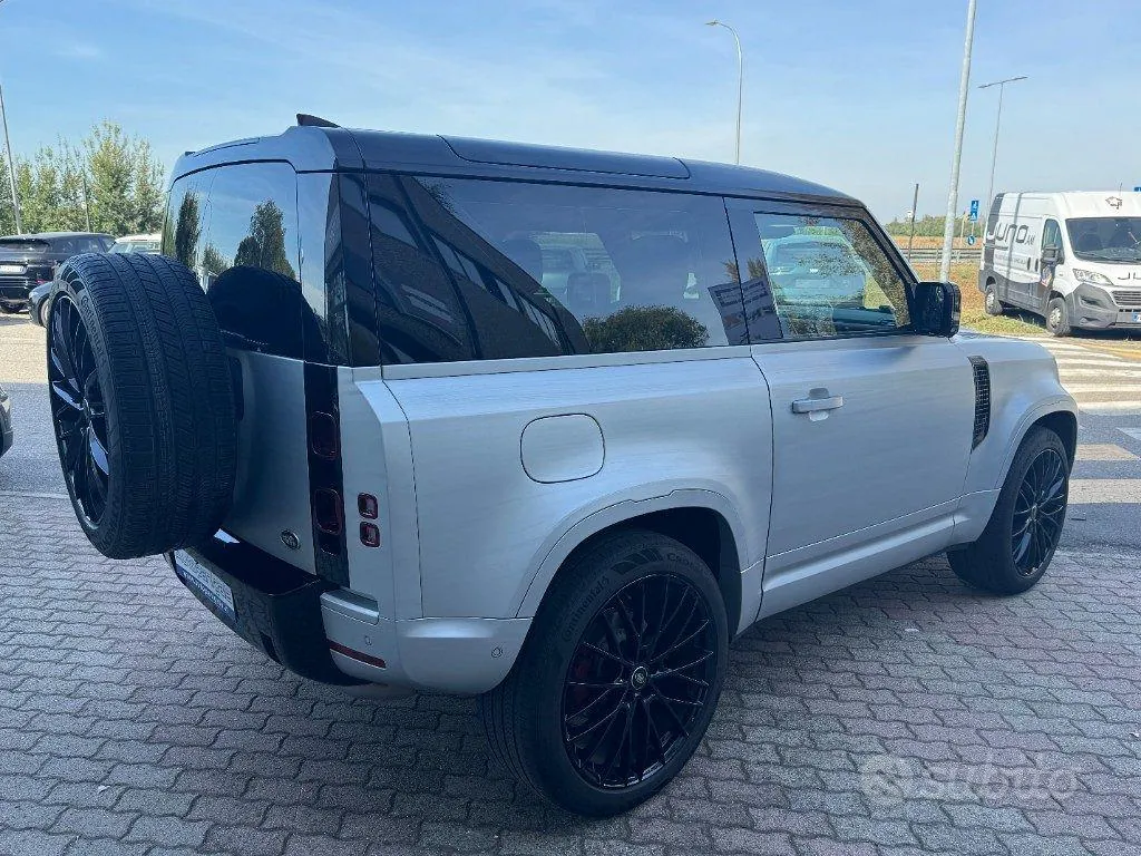 Land Rover Defender 2022 photo 5