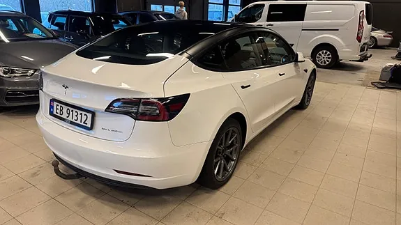 Tesla Model 3 2020 photo 4